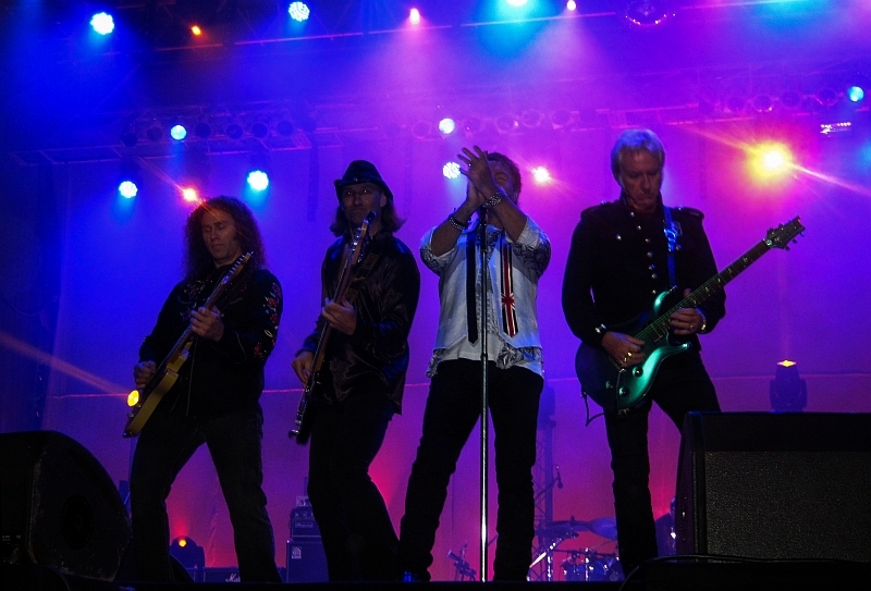 Paul Rodgers with the band in 6. Festiwal Legend Rocka w Dolinie Charlotty by Nina R. Sawicka